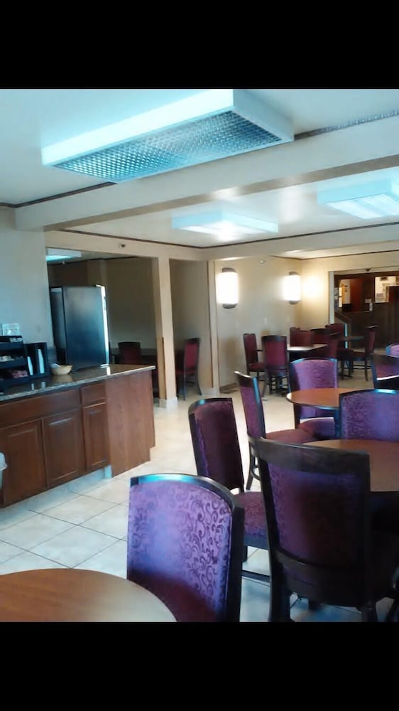 Americas Best Value Inn & Suites Ft. Collins E at I-25 6/26