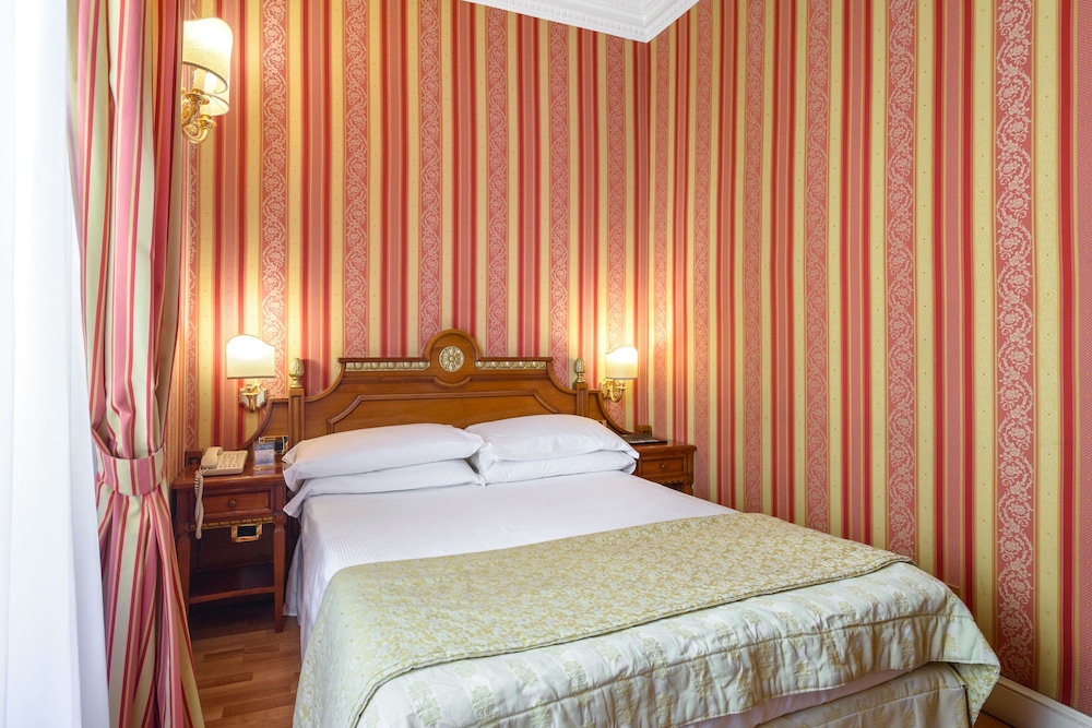 Double Room for Single Use
