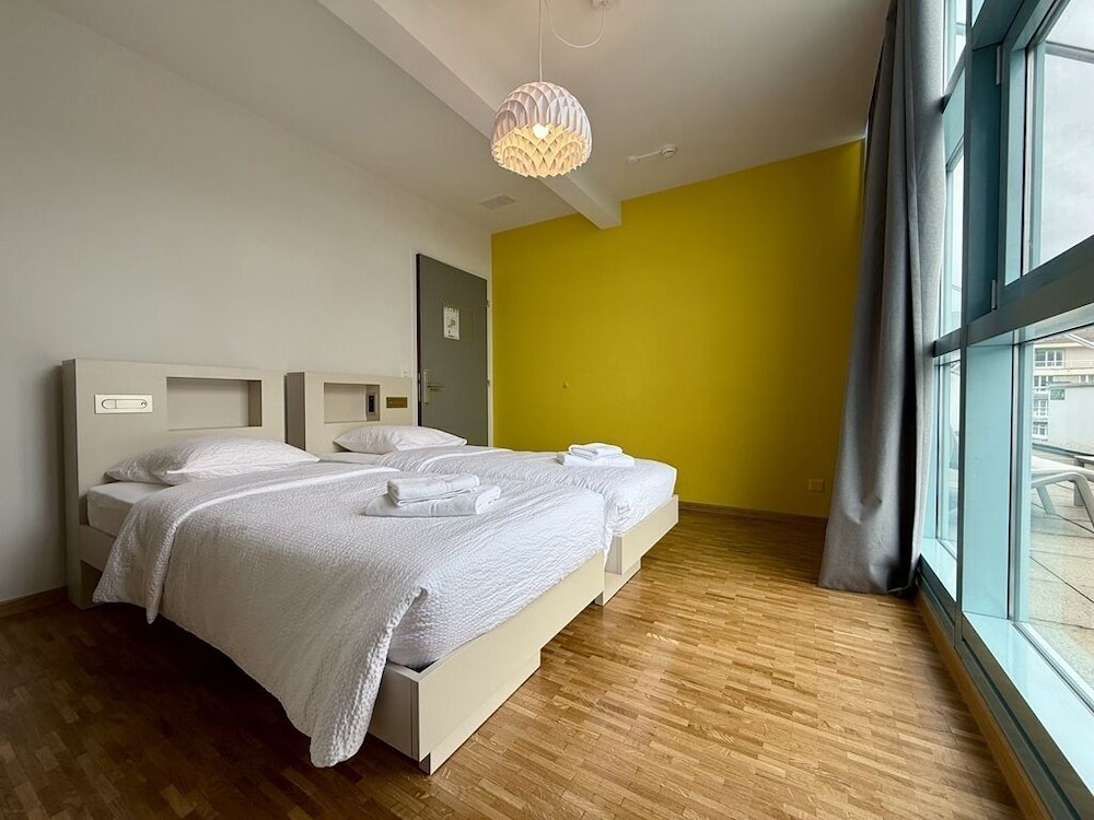 Geneva Hostel 20/70