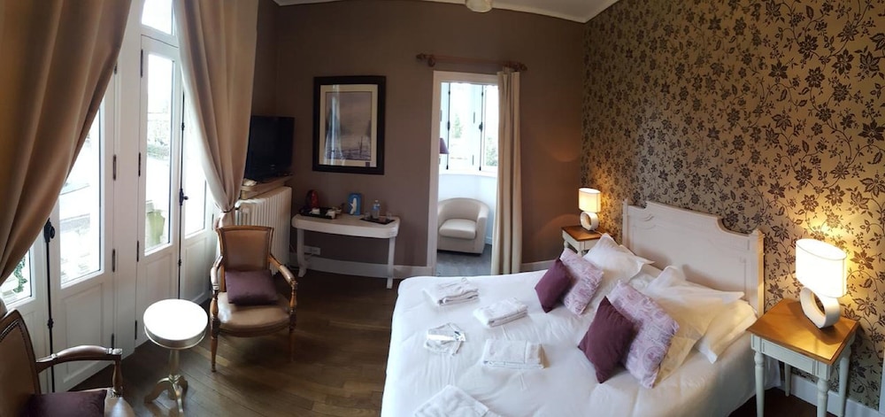 Castel Bayeux Guesthouse 10/50