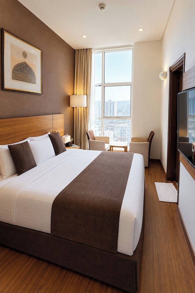 Deluxe, Single, Queen Bed