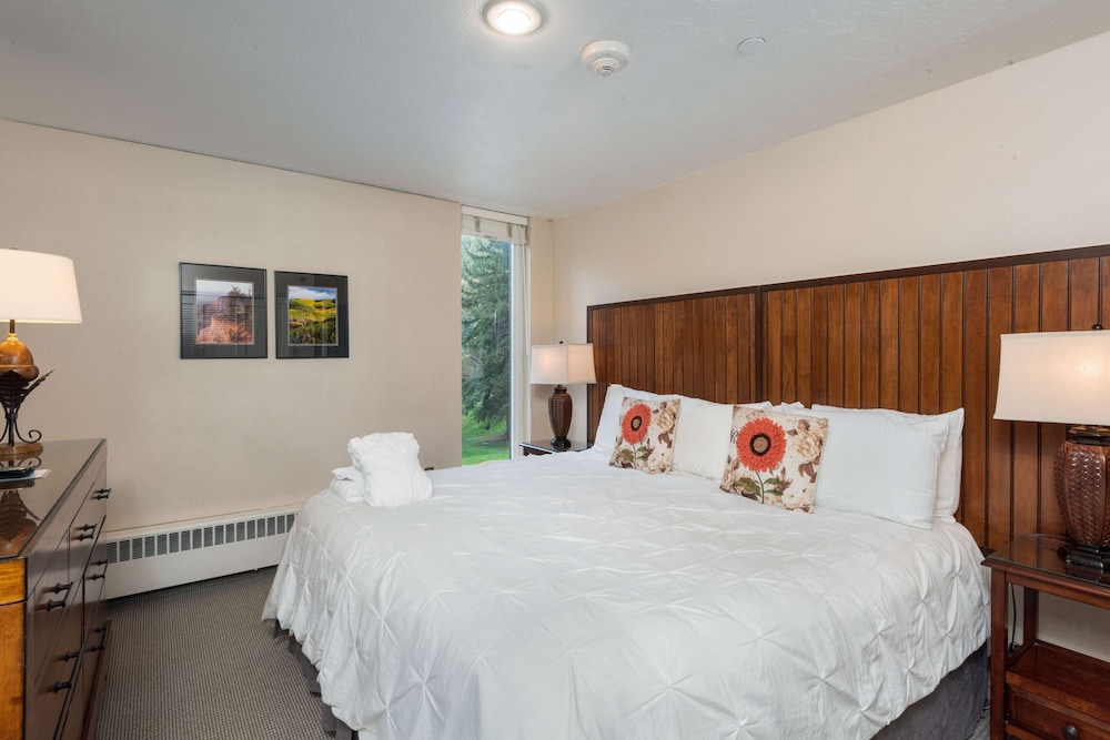 2 Bedrooms, Valhalla, Deluxe, Villa, Apartment, King and Twin Beds, Sofa