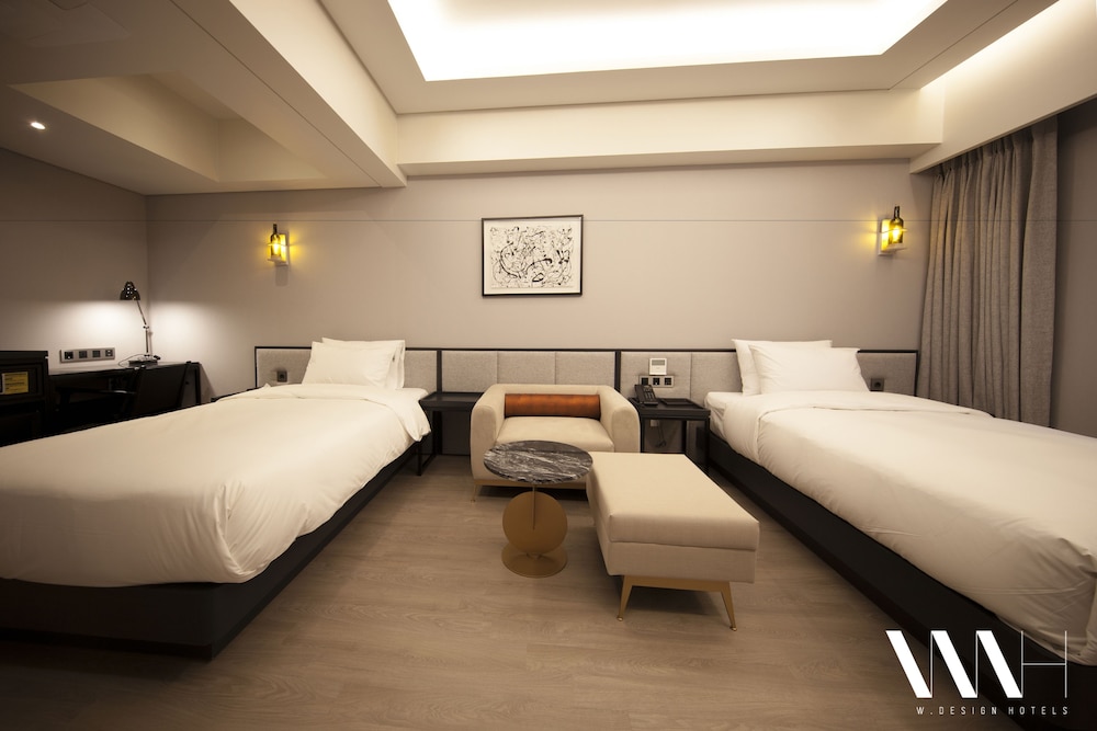 STANDARD, TWIN BEDS, CITY VIEW