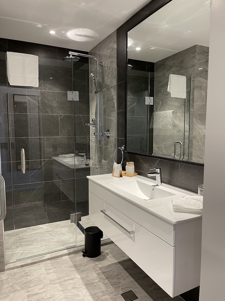 Mercure Auckland Queen Street 16/70