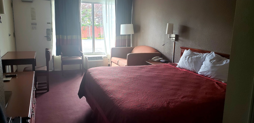 Days Inn By Wyndham Ashland 8/32