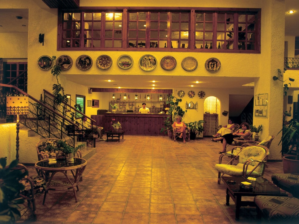 Oasis Hotel Bungalows 34/64