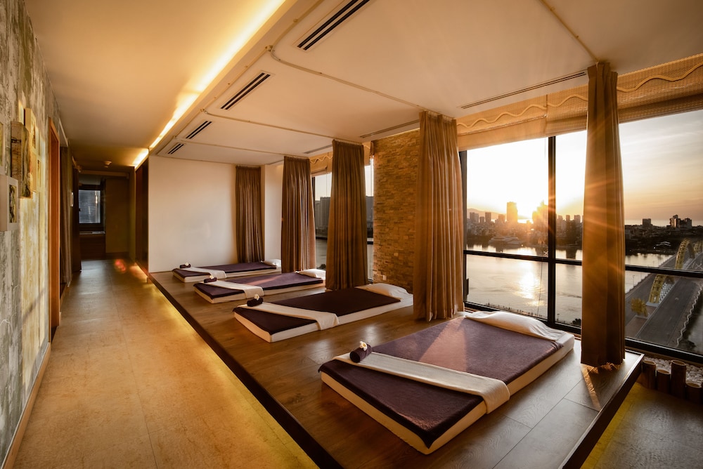 Vanda Hotel 37/70