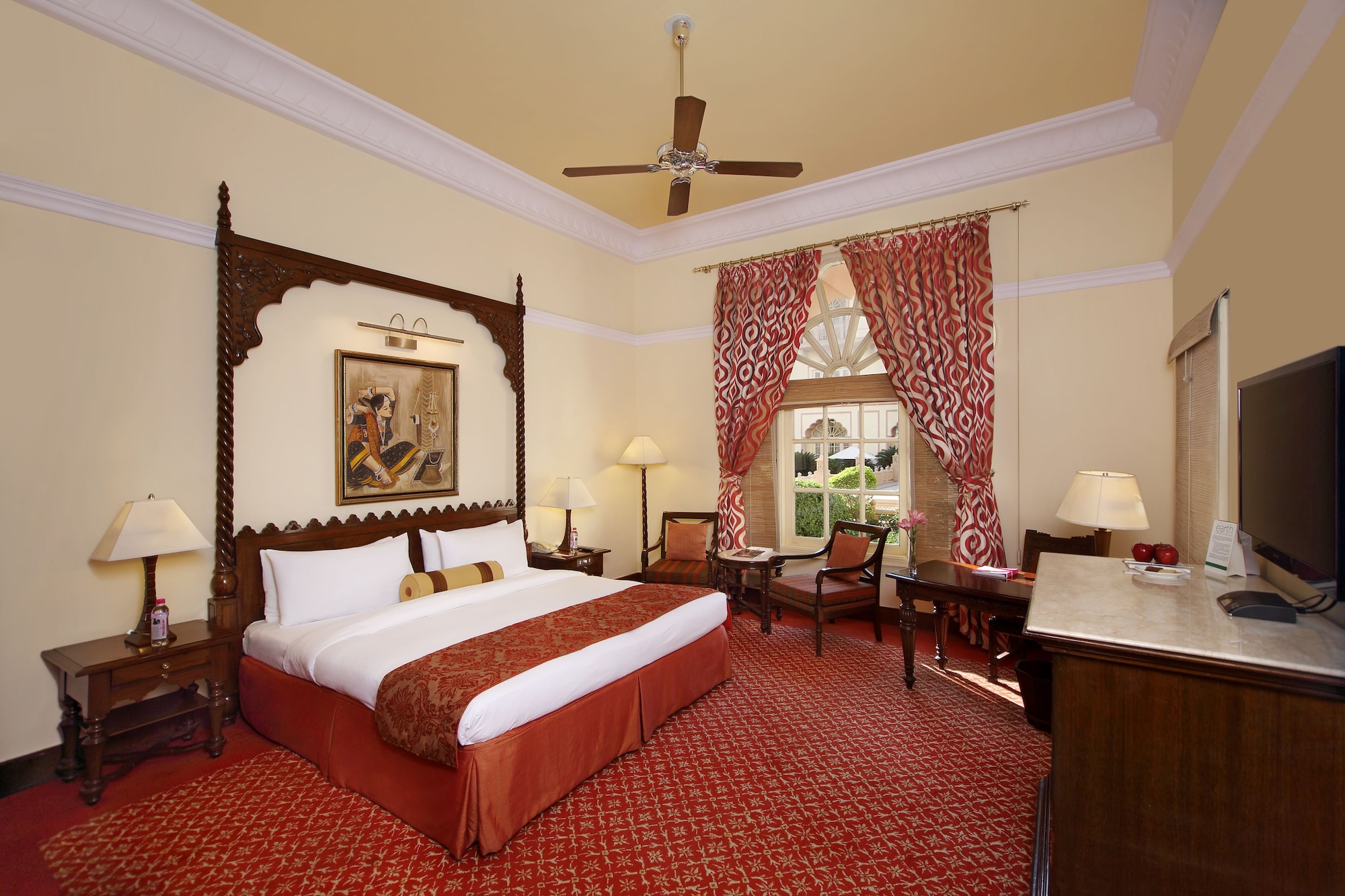 غرفة فاخرة بسرير كينج بإطلالة على المسبح، Taj Hari Mahal, Jodhpur 2/3