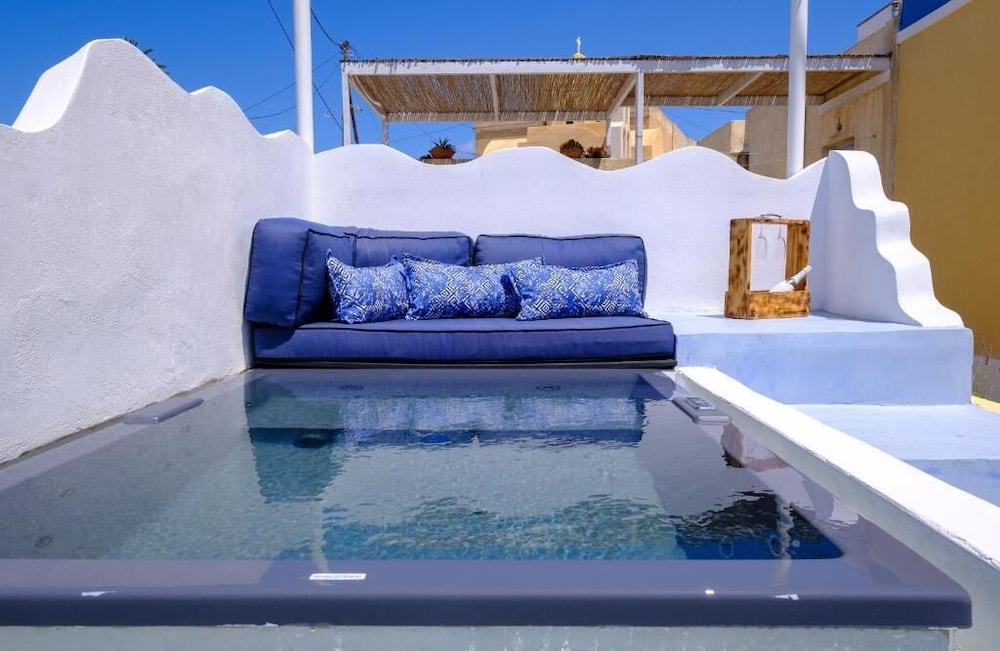 Pasithea Suites Santorini 40/60