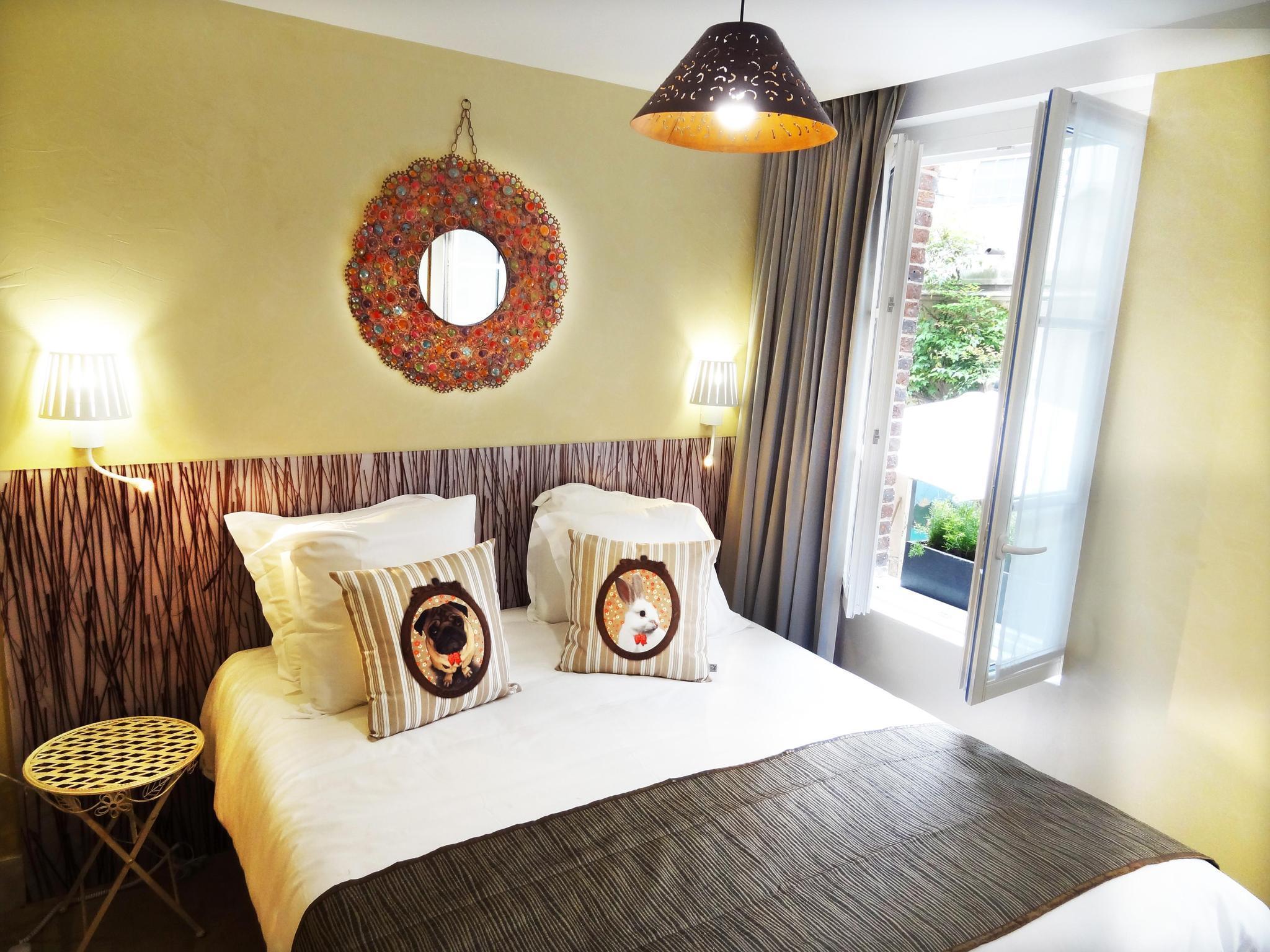 Room, Single, Double Bed