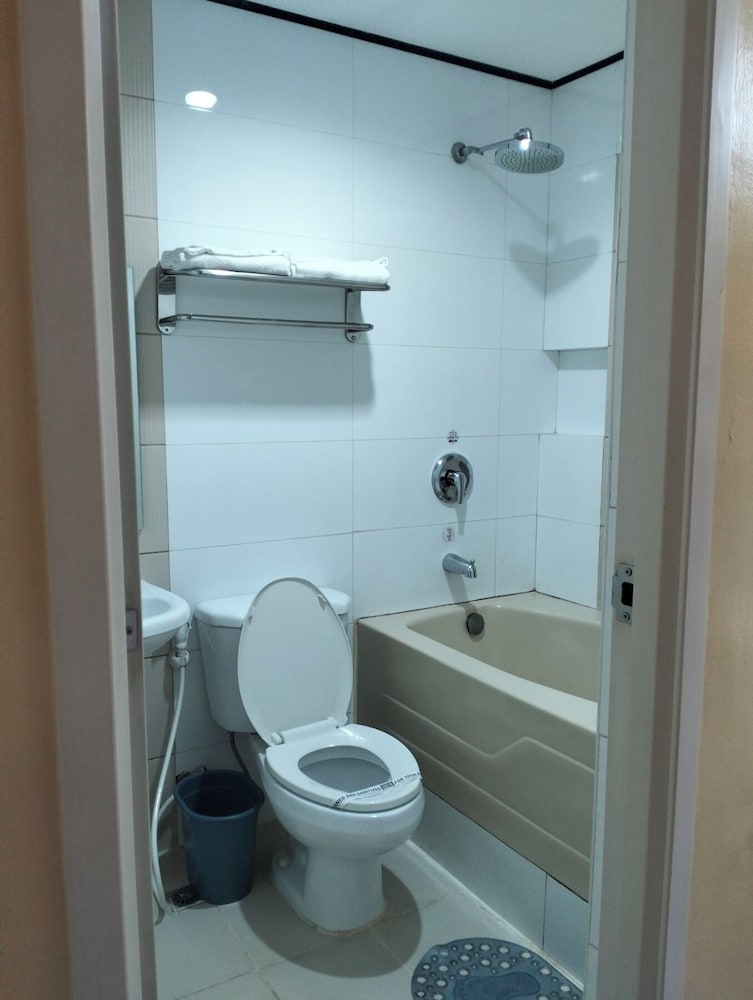Hotel Sogo Quirino Motor Drive Inn 50/56