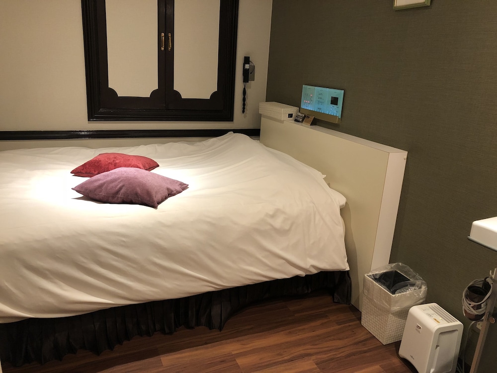 Hotel U Tokyo 18/45