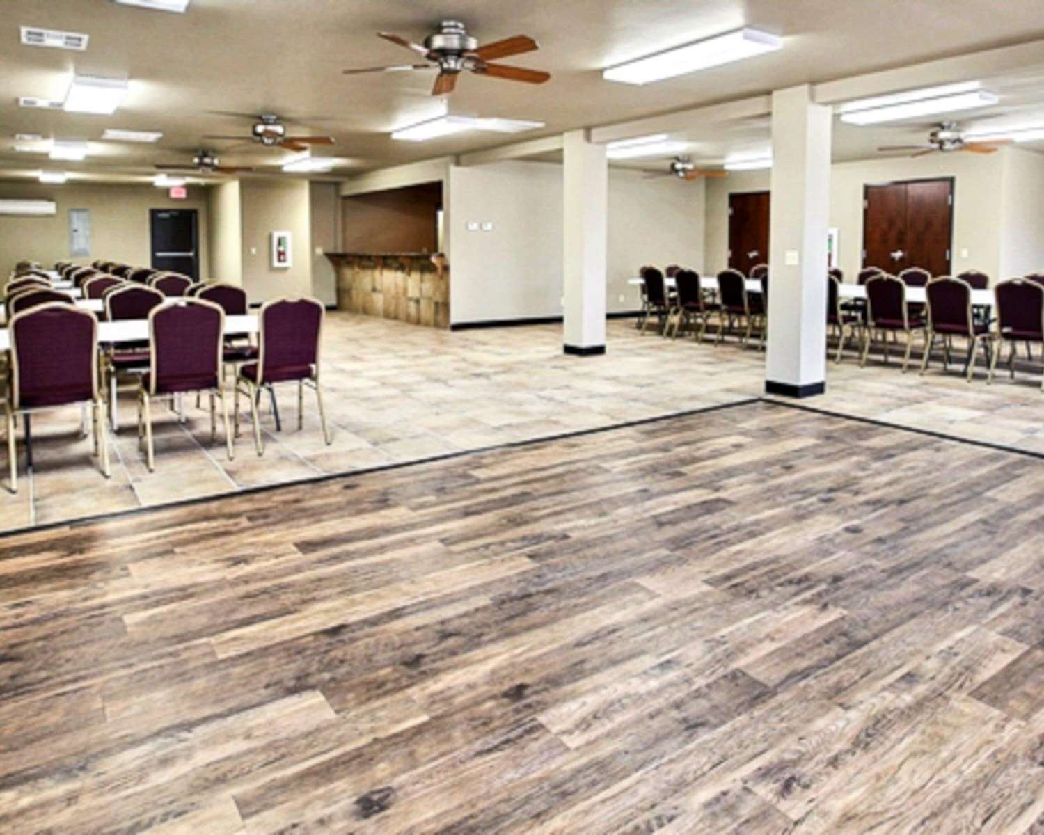 Sleep Inn & Suites Hennessey 35/38
