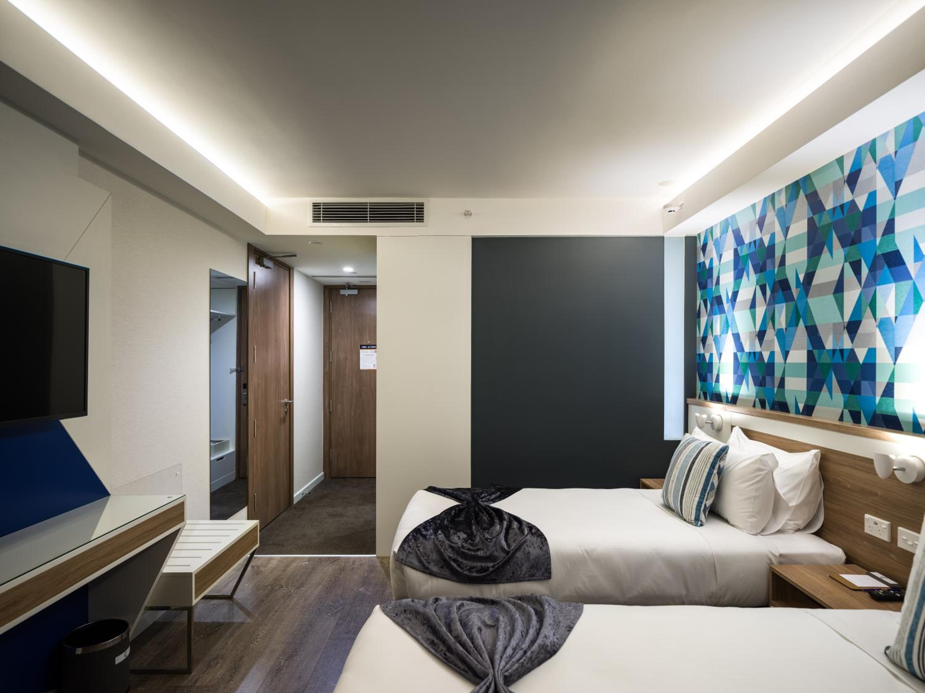 ROOM, TWIN BEDS
