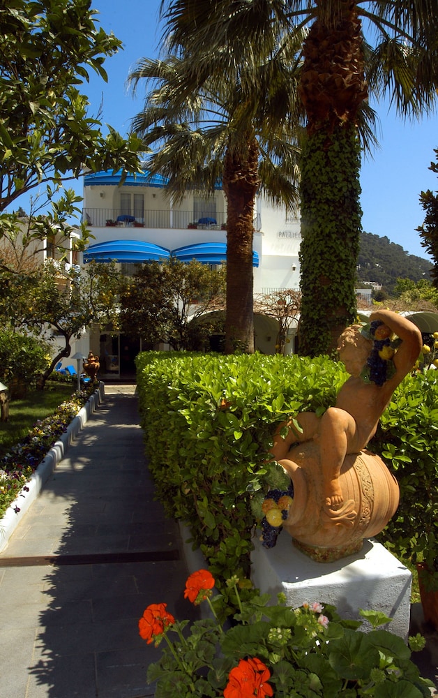 Pazziella Garden & Suites 5/66