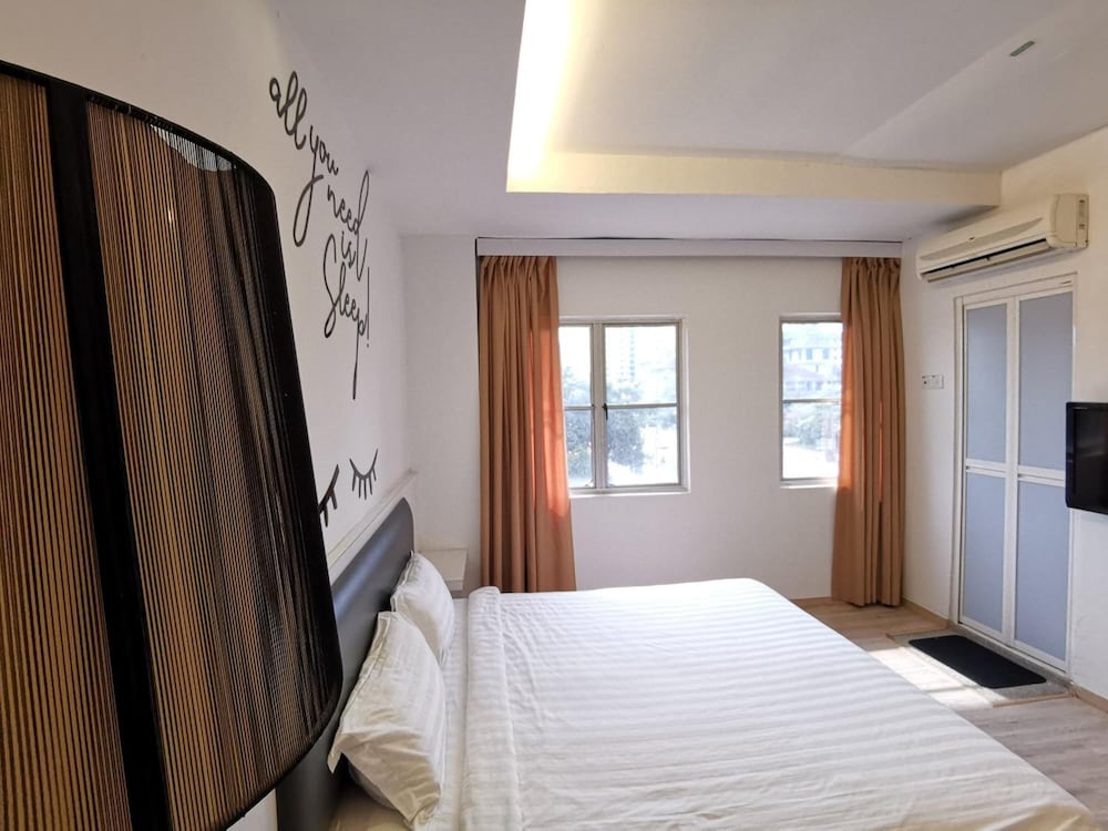Hotel Zamburger Plaza Mahkota 15/67