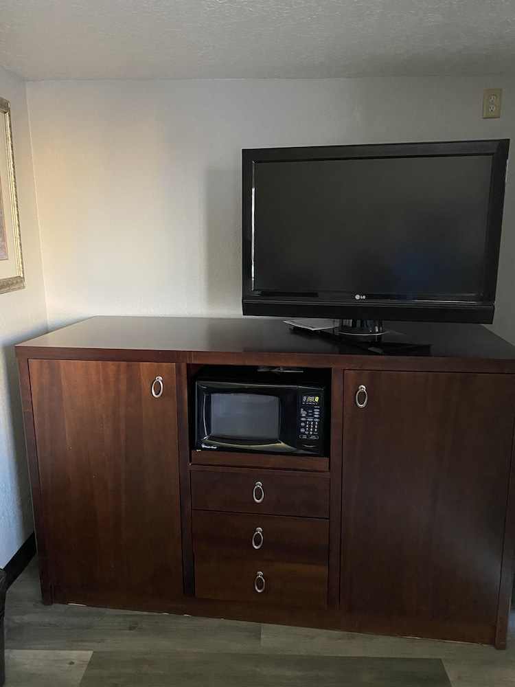 Travelodge by Wyndham Farmington Hwy 64 36/70