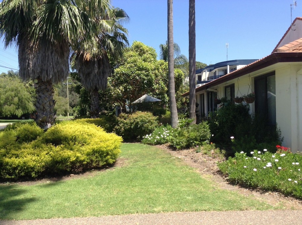 PENINSULAR MERIMBULA APARTMENTS 13/18