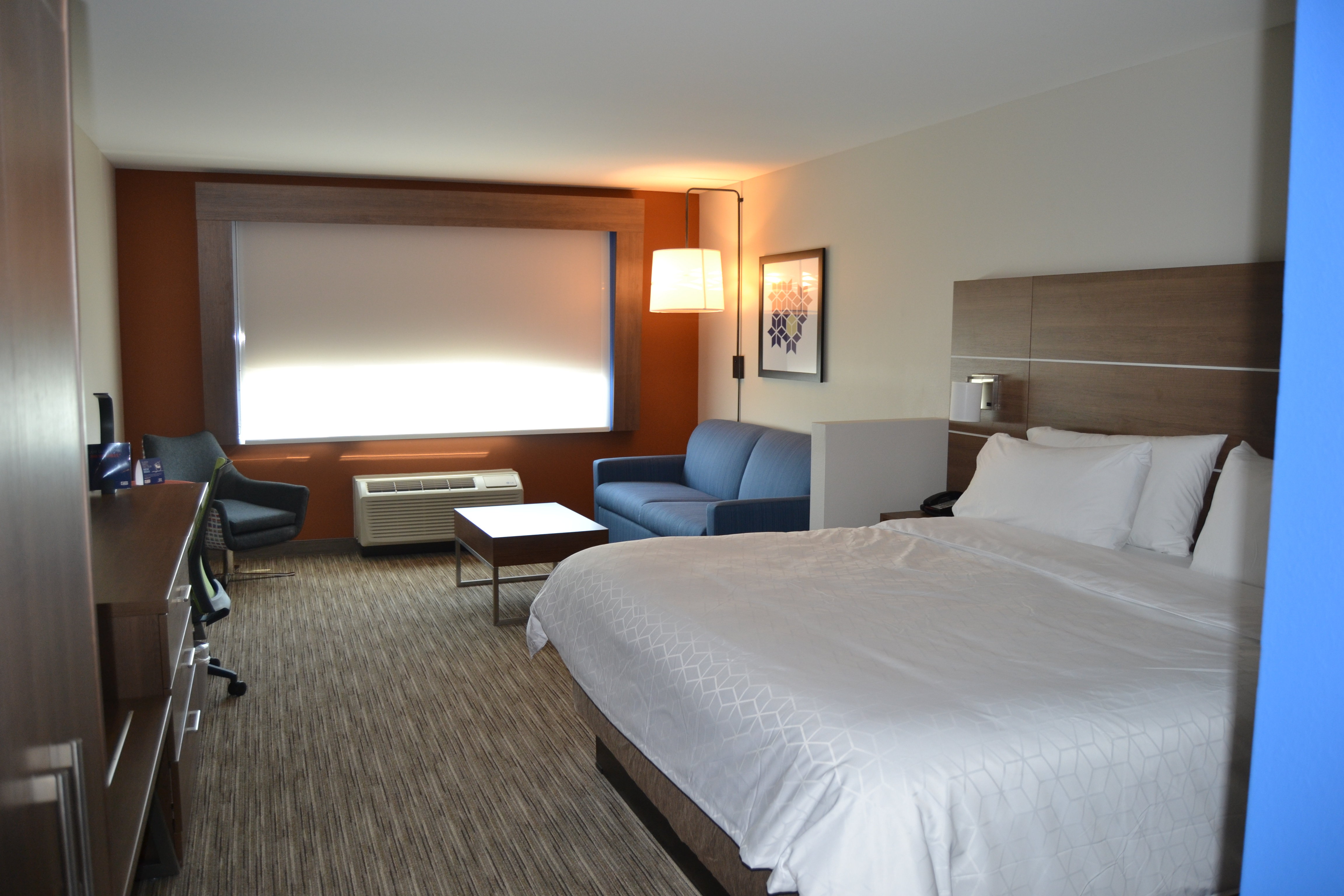 جناح بسرير كينج
