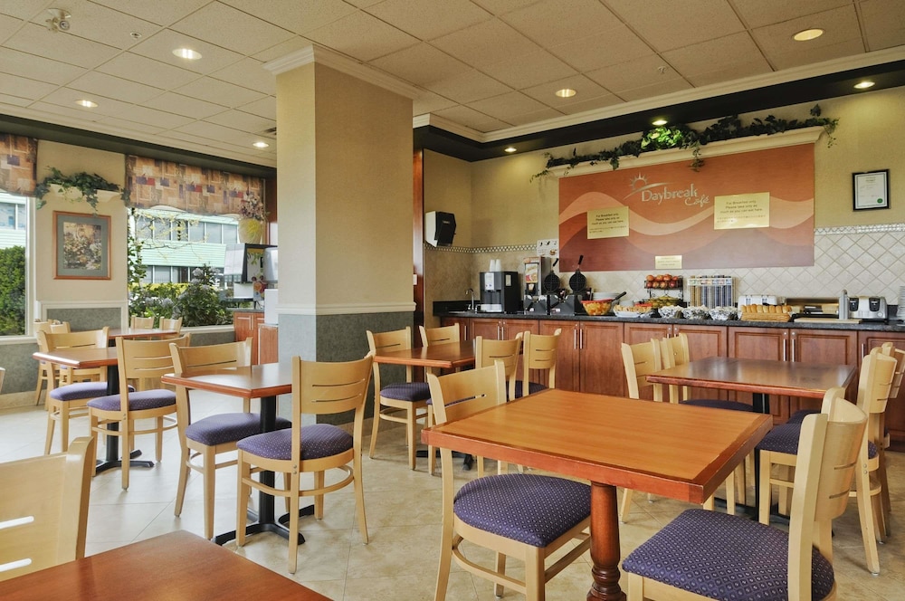 Days Inn By Wyndham Vancouver Airport 20/20
