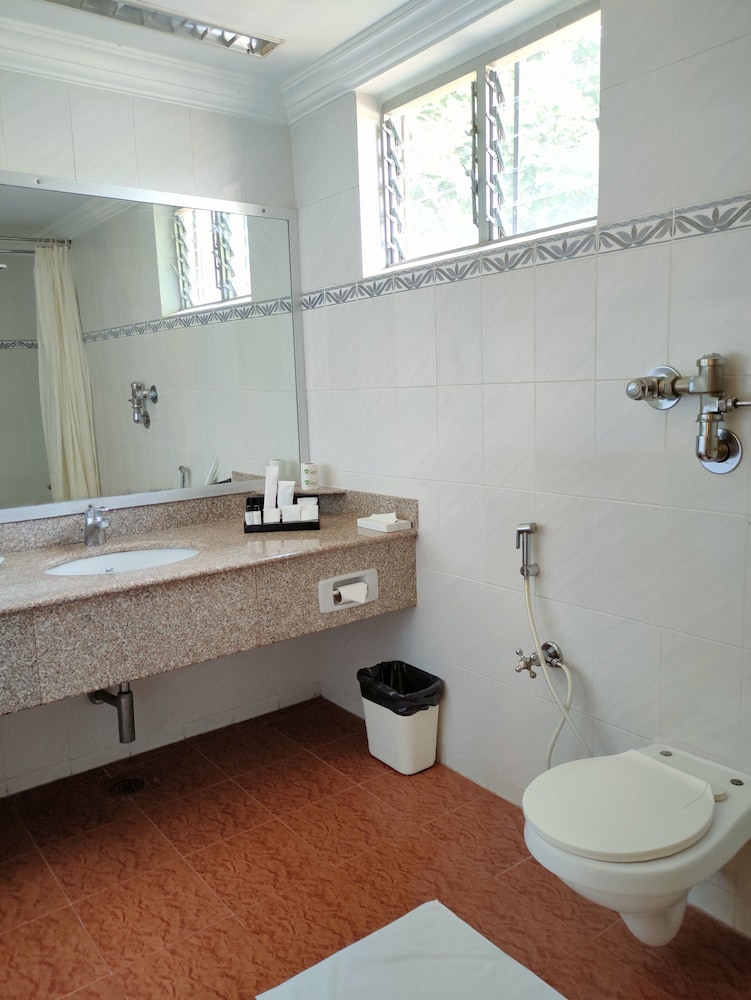 SRM HOTEL 37/41