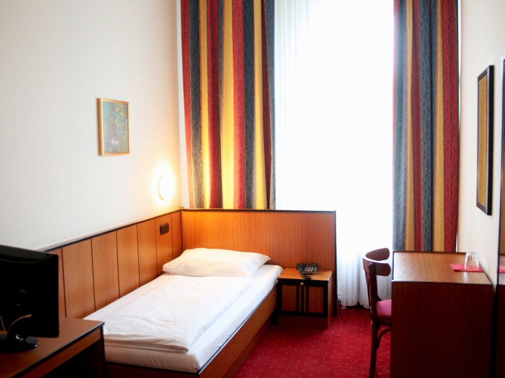 HOTEL DREI KRONEN VIENNA CITY 37/74