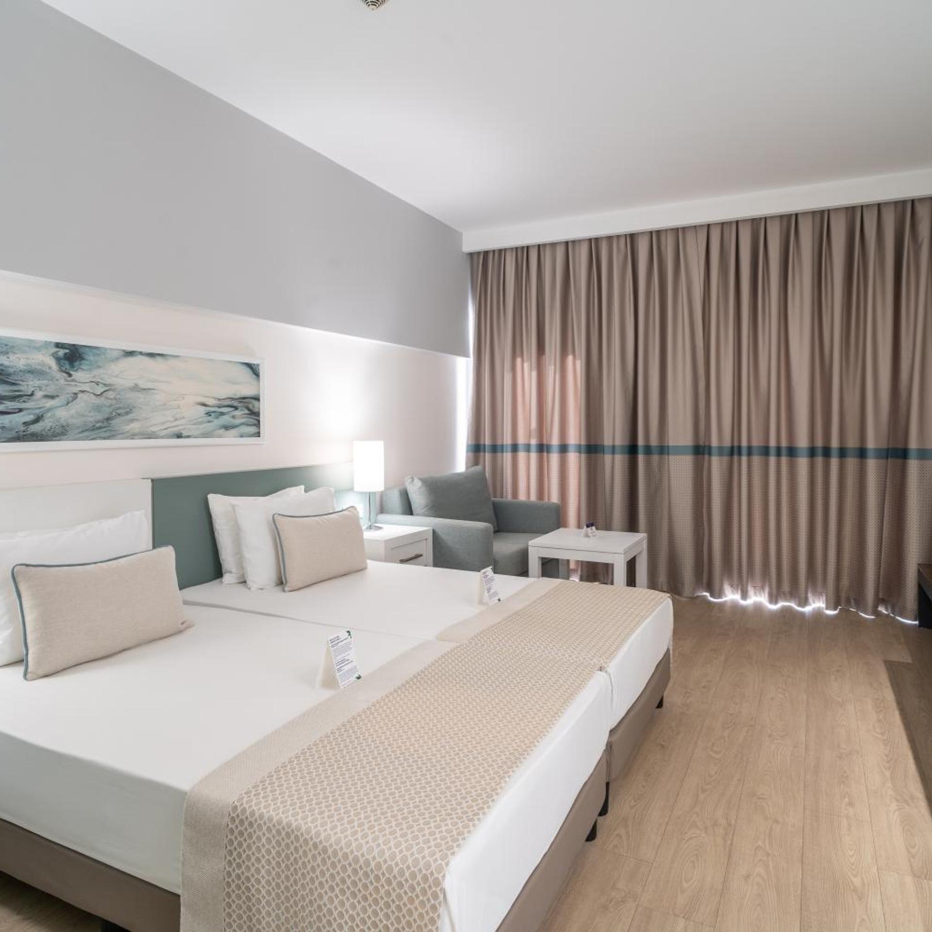Room, Double or Twin Bed, Lateral Side Sea View
