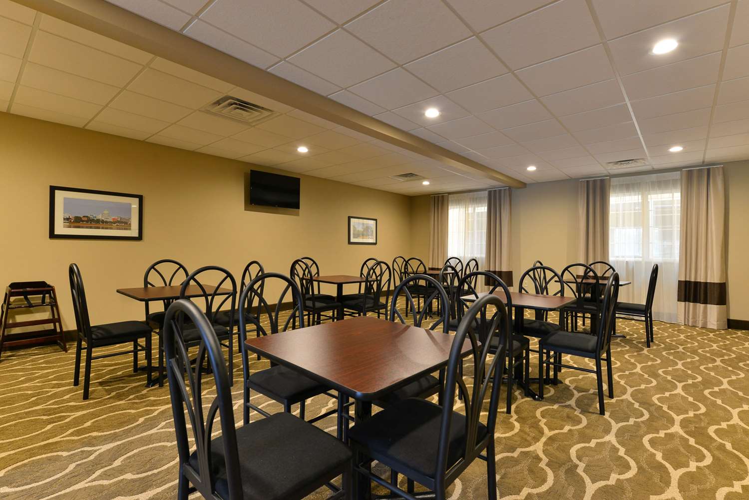 Days Inn & Suites by Wyndham Manheim Lebanon 21/26