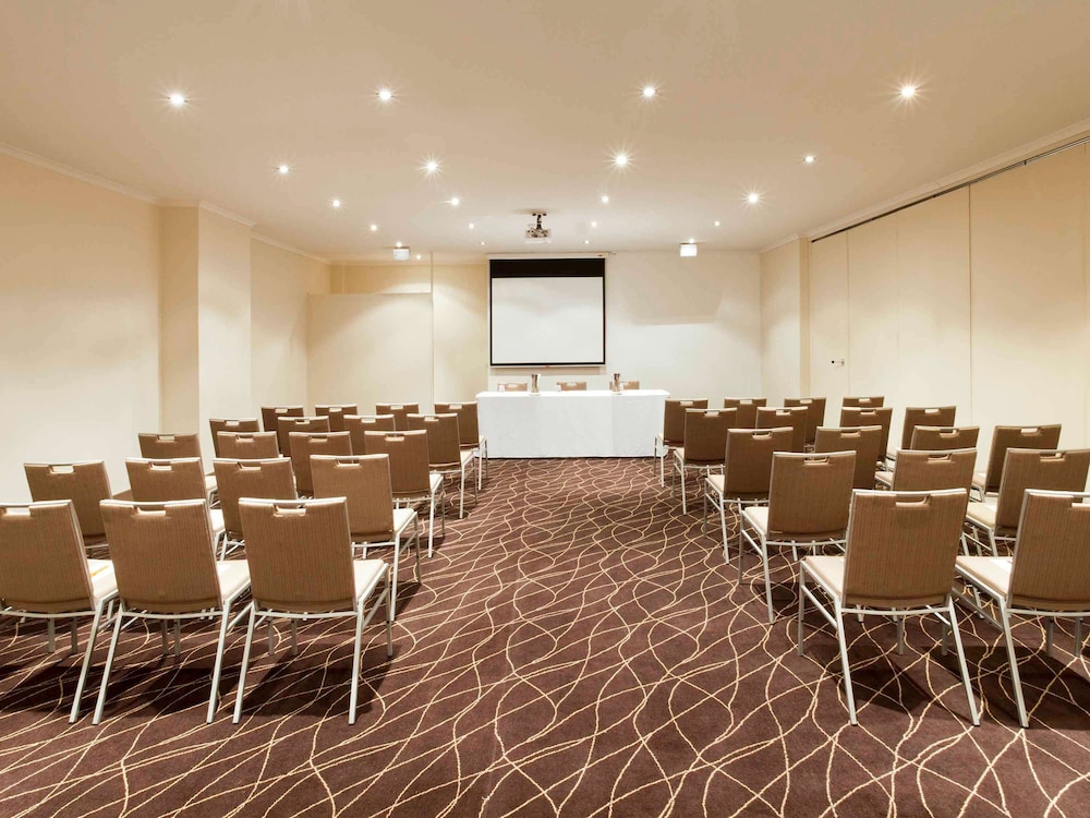 Mercure Canberra 32/41