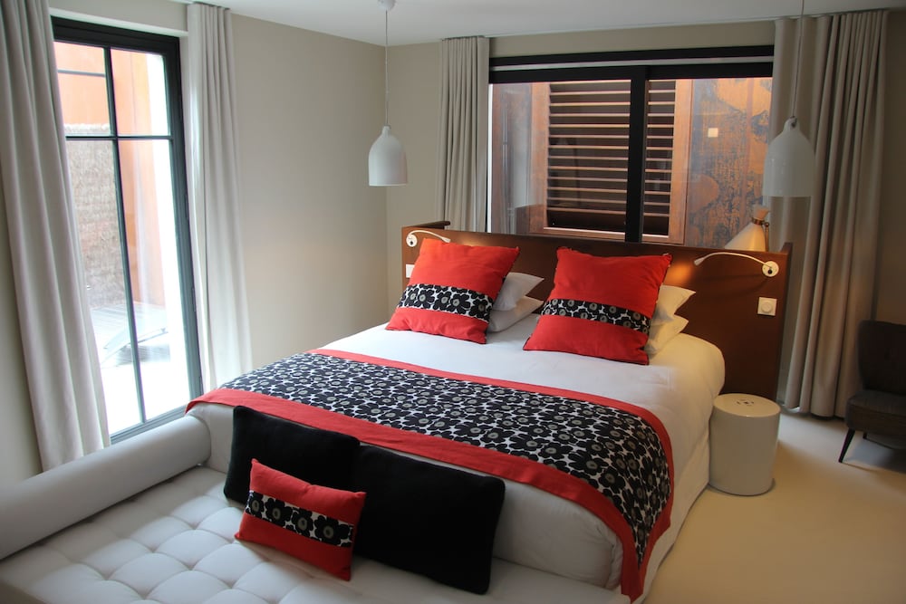 JUNIOR SUITE, JETTED TUB