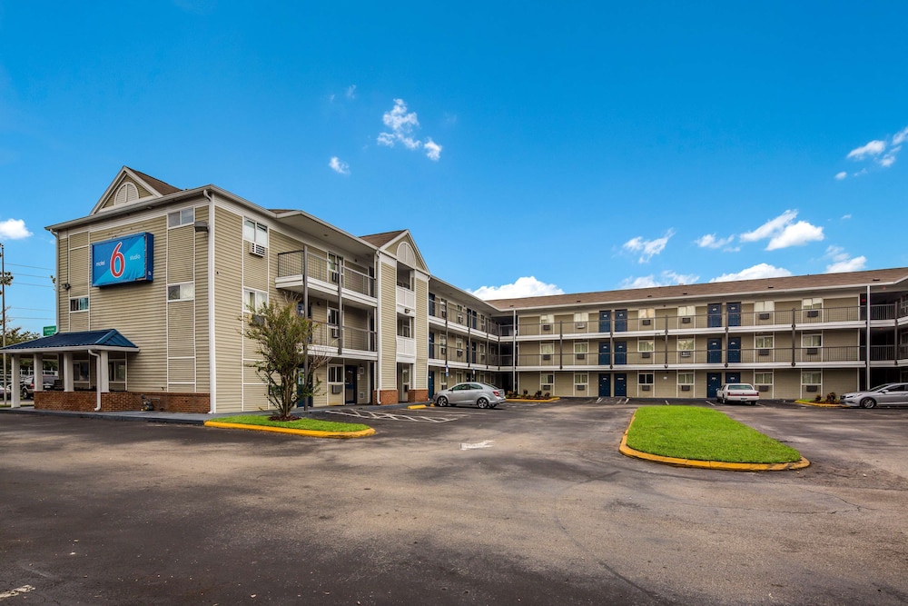 Studio 6 Extended Stay - Jacksonville, FL - South 37/46