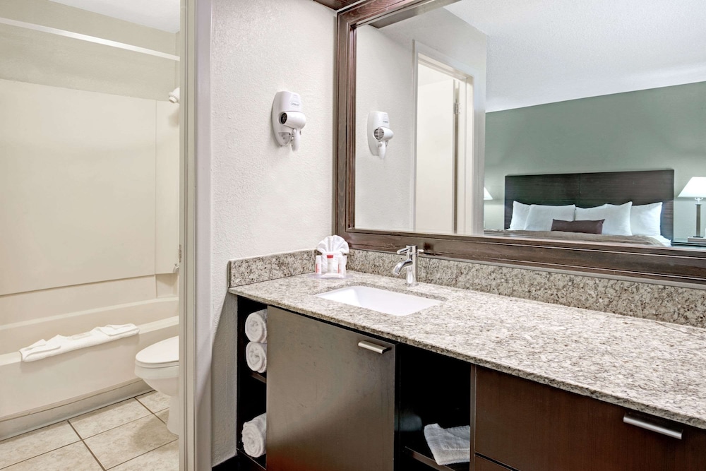 Ramada By Wyndham El Paso 12/38