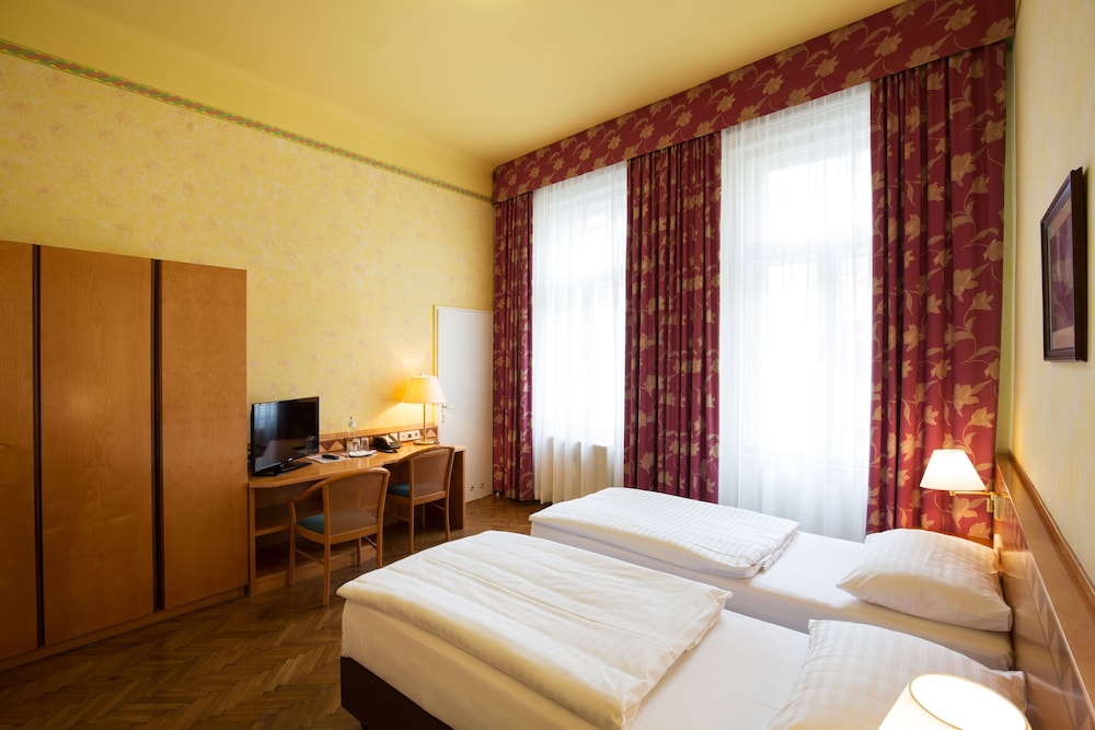 Hotel Post 12/56