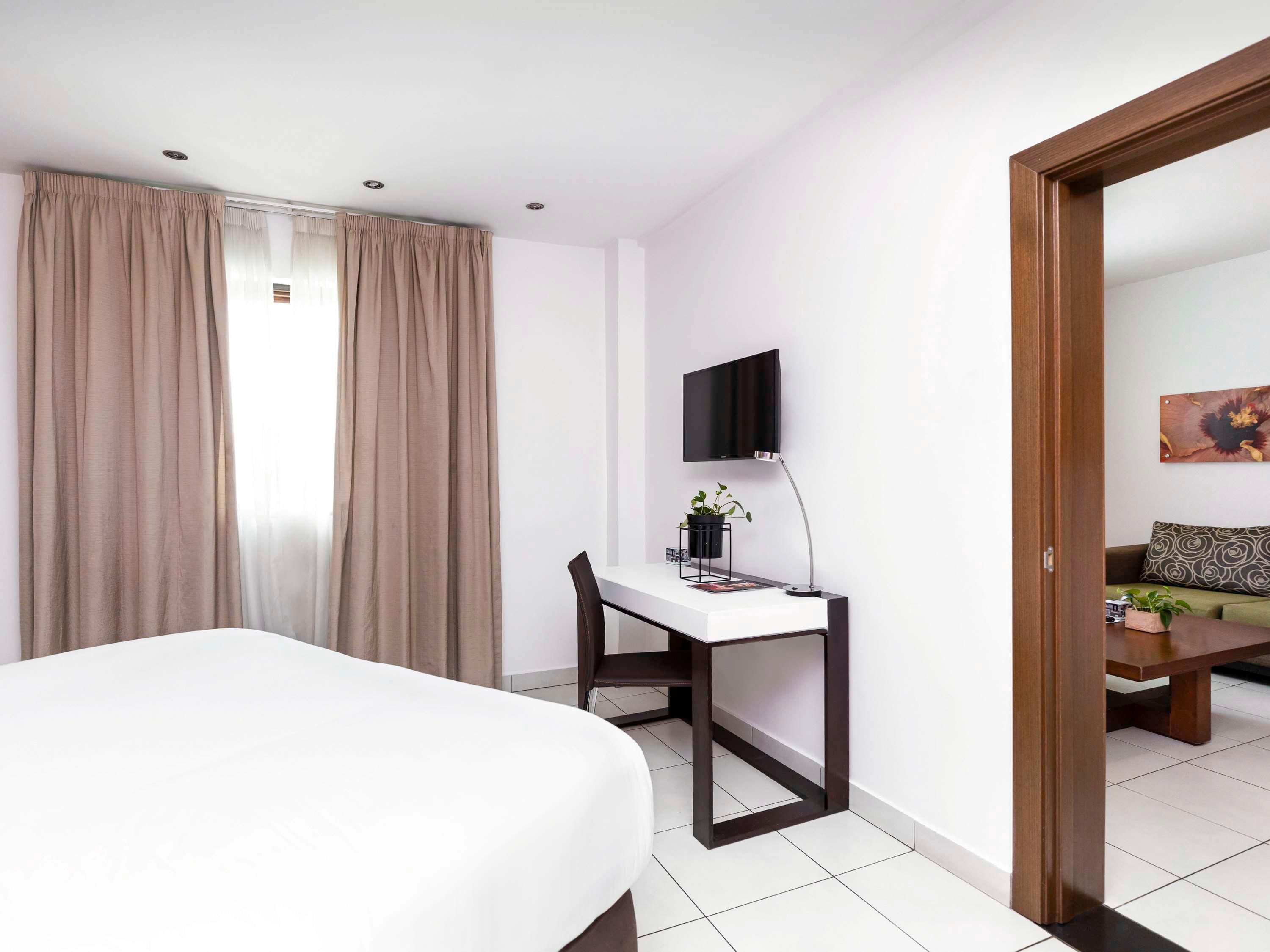 JUNIOR SUITE, SOFA