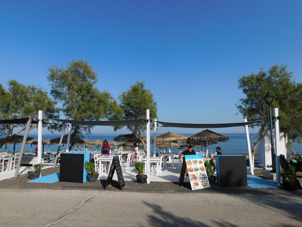 Sea La Vie Beachfront Suites 26/42