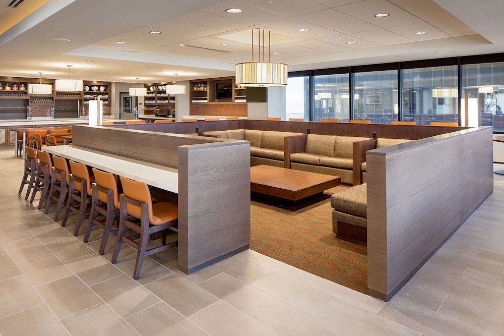 Hyatt House New Orleans/Downtown 8/74