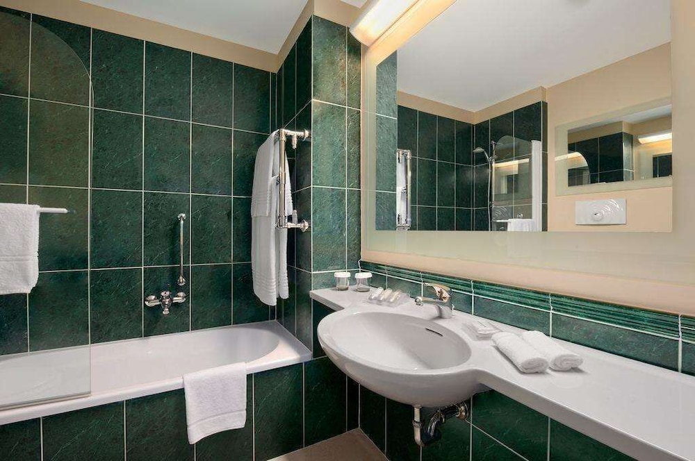 Hilton Garden Inn Rome Airport 13/75