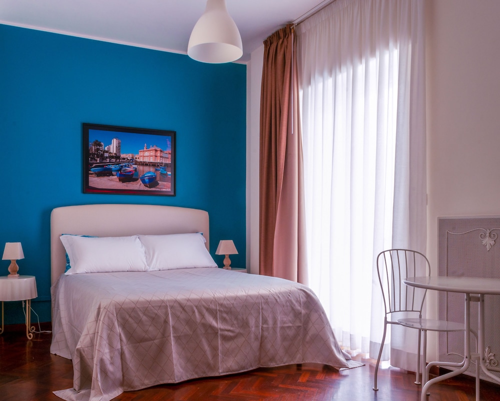 Melo Accommodations 10/62