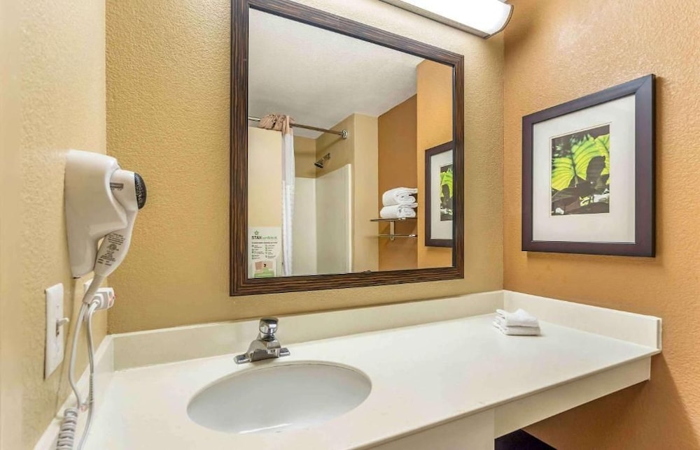 Studio 6 Extended Stay Chicago Vernon Hills Lincolnshire IL 58/58