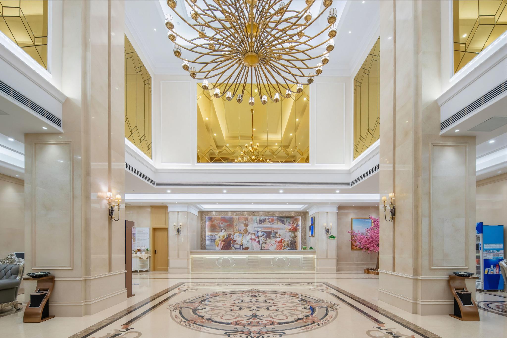 Vienna International Hotel (Huanggang Normal College Ruitian Plaza) 10/39
