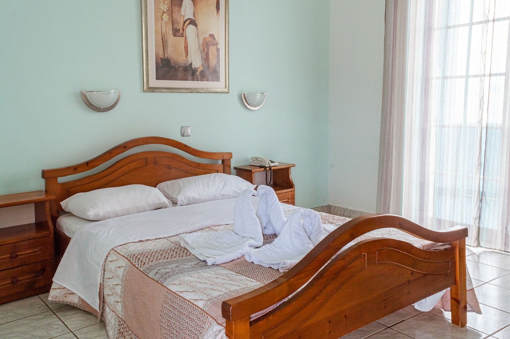 Hotel-Mistral Aegina 6/50