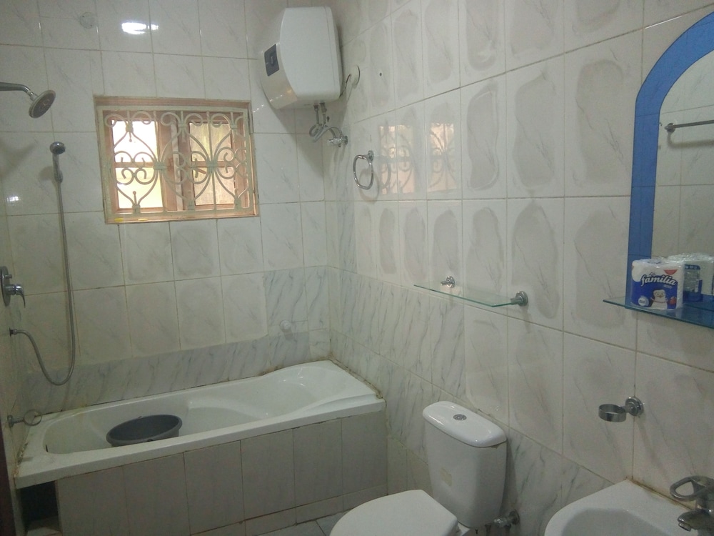 Junbic Apartment And Suites 20/22