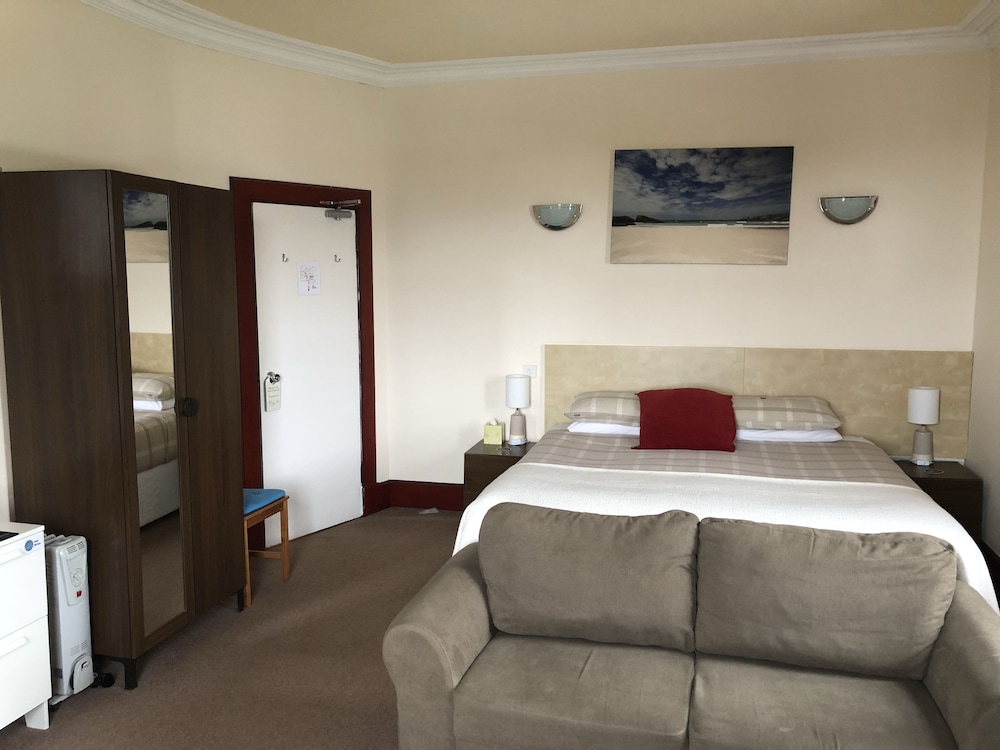 The Bowmore House Bed and Breakfast 12/36