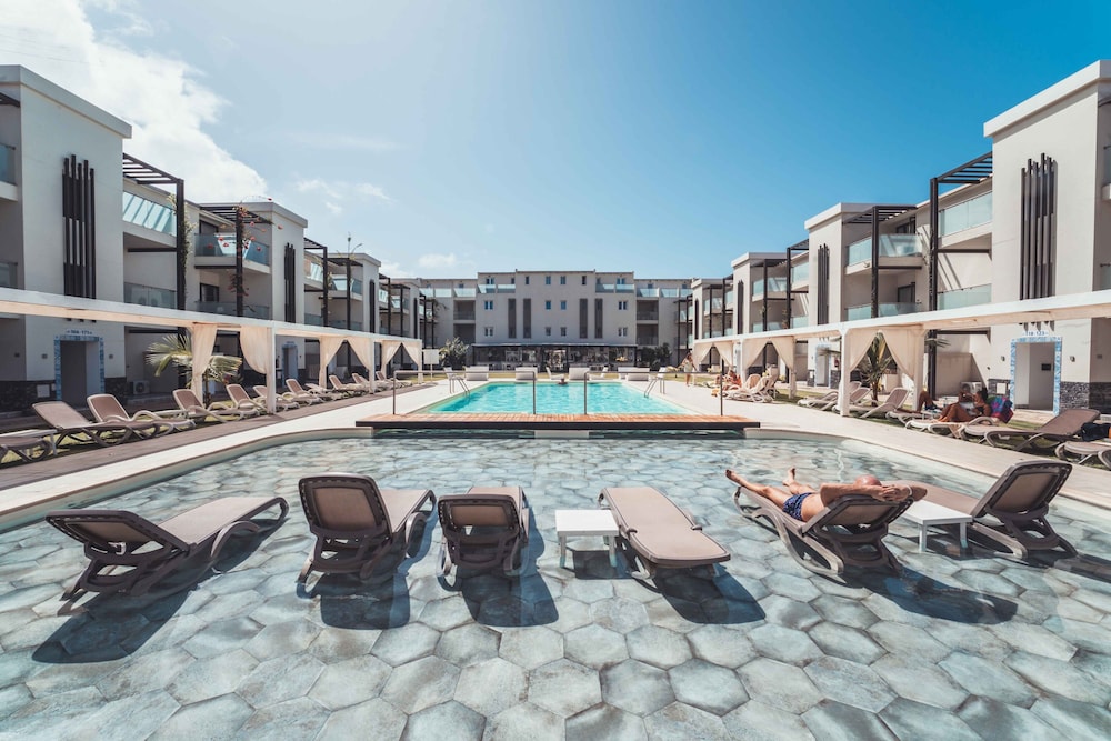 Halos Casa Resort 45/50
