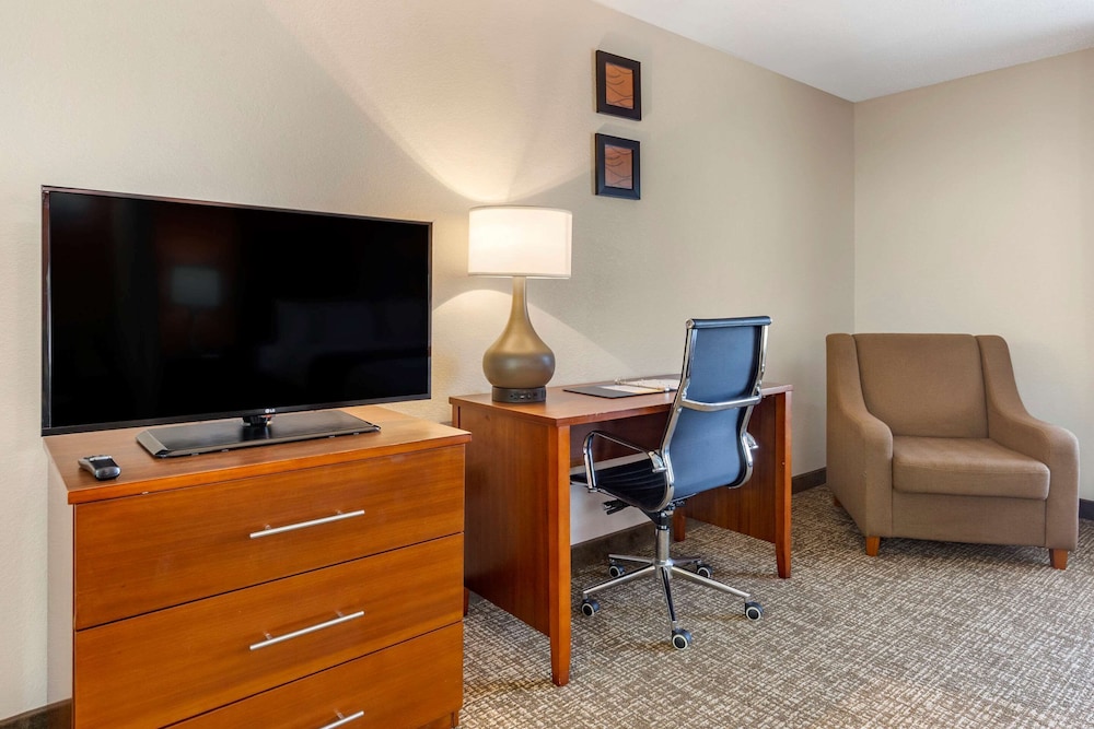 Comfort Inn Greensboro - Kernersville 24/32