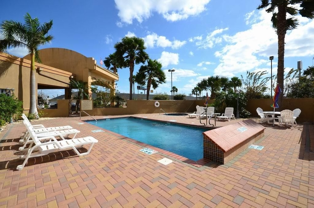 Best Western Casa Villa Suites 1/28