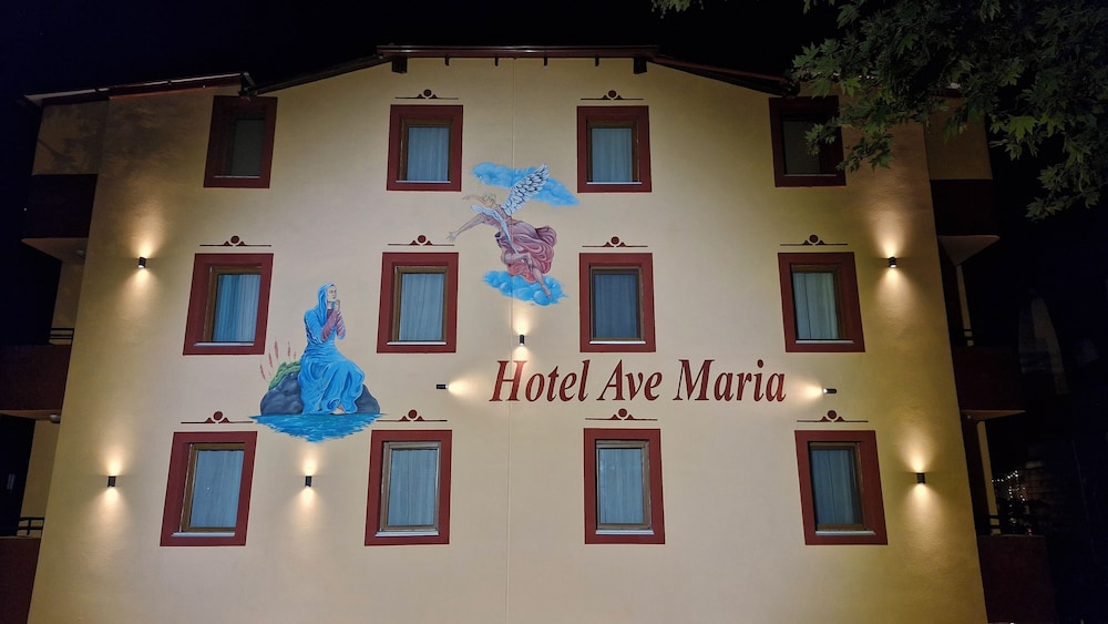 AVE MARIA HOTEL 4/65
