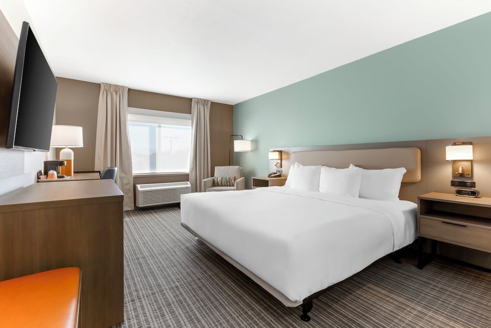 SUITE, KING BED