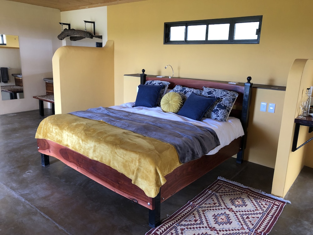 LUXURY, DOUBLE BED, POINT VIEW