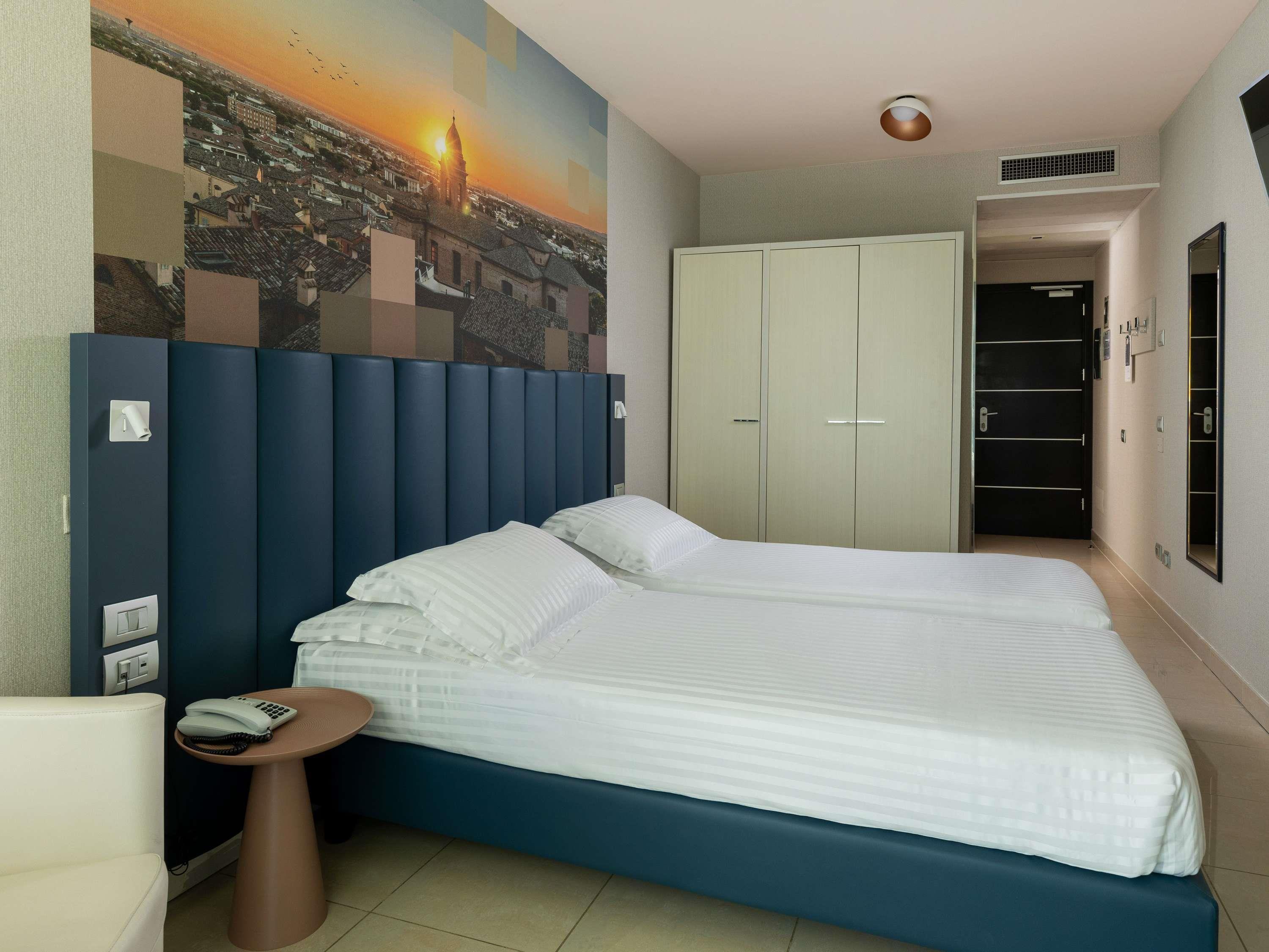 Classic, Twin Beds, Lateral Side Sea View, Terrace